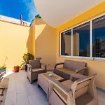 Mabel-the Jacuzzi Rooftop By Ps Apartment Golem (Tirana)