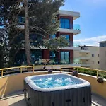 Mabel-the Jacuzzi Rooftop By Ps Apartment *