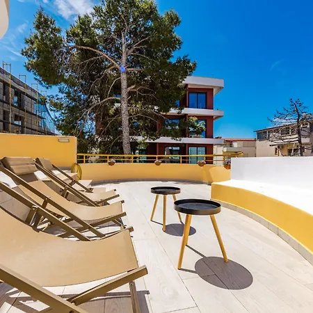 Mabel-the Jacuzzi Rooftop By Ps Lägenhet Golem (Tirana)