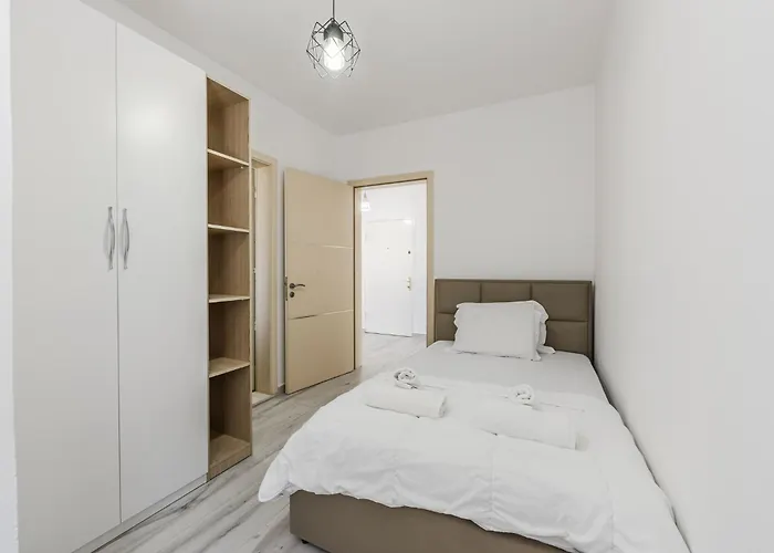 Mabel-the Jacuzzi Rooftop By Ps Apartmán Golem (Tirana)